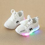 Chaussures de sport pour enfants de printemps et d'automne élégantes LED Lights Shoes -White