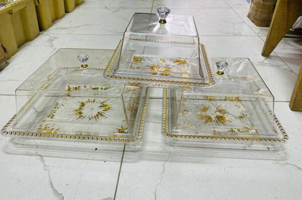 Série de 3 plateaux de services transparent avec couvercle Présentoir à gâteaux avec couvercle, plateau de service de style européen pour cuisine, mariage, anniversaire, base en or blanc  | Présentoirs et assiettes à gâteaux de mariage | Fournitures de mariage